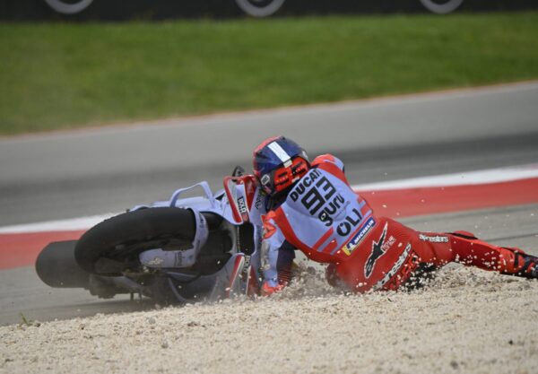 La chute de Marc Marquez à Portimao