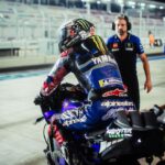 Fabio Quartararo au guidon de sa Yamaha M1 dans le paddock